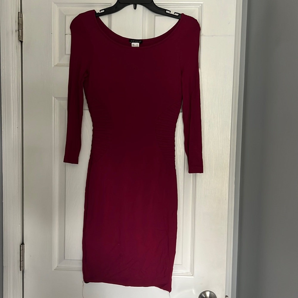 Magenta form fitting 3/4 sleeve dress